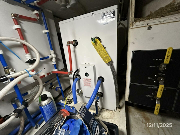 Bayliner-4788 1998-Camelot Old Saybrook-Connecticut-United States-47 Bayliner water heater-5852275
