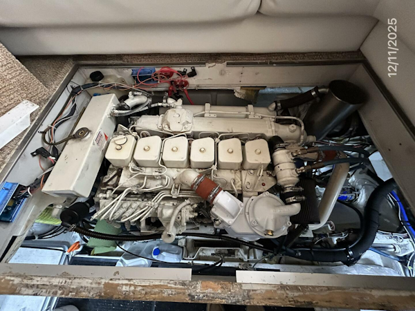 Bayliner-4788 1998-Camelot Old Saybrook-Connecticut-United States-47 Bayliner starboard main engine1-5852268