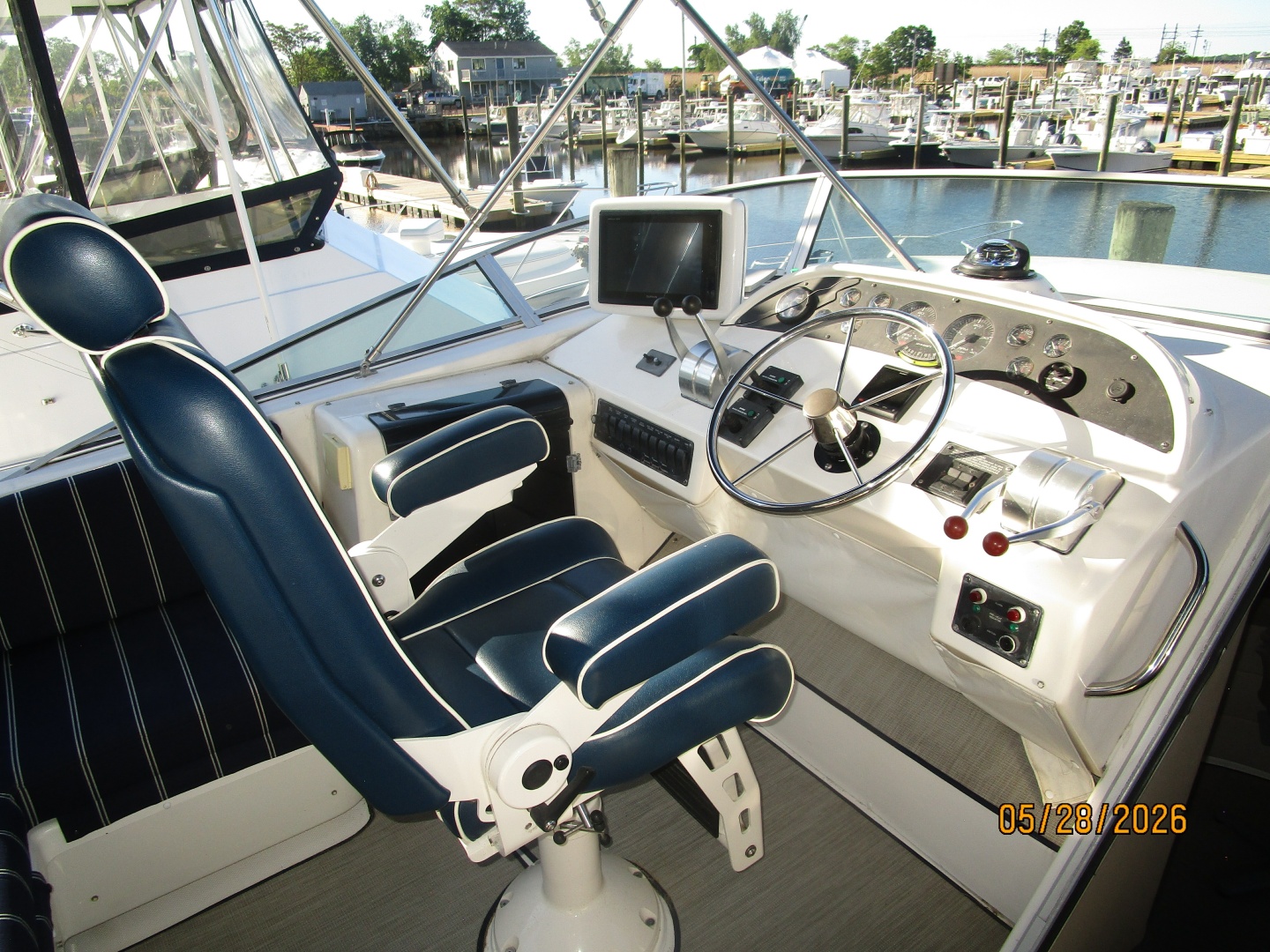 Bayliner-4788 1998-Camelot Old Saybrook-Connecticut-United States-47 Bayliner flybridge helm1-6300377 | Thumbnail