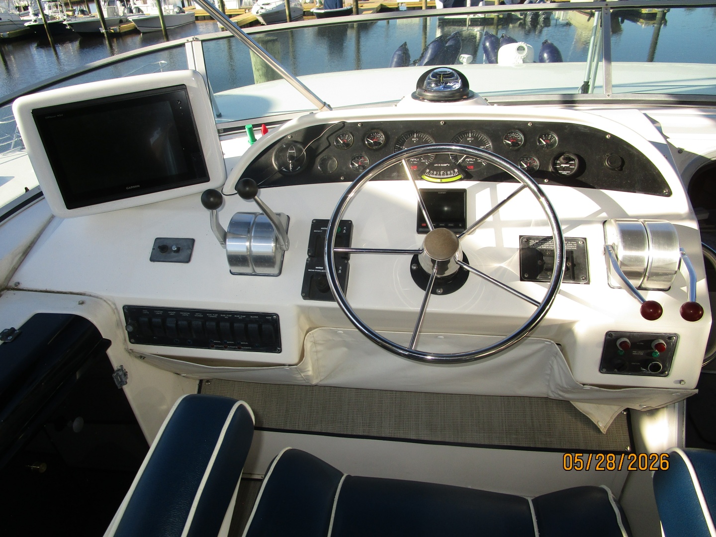 Bayliner-4788 1998-Camelot Old Saybrook-Connecticut-United States-47 Bayliner flybridge helm2-6300378 | Thumbnail