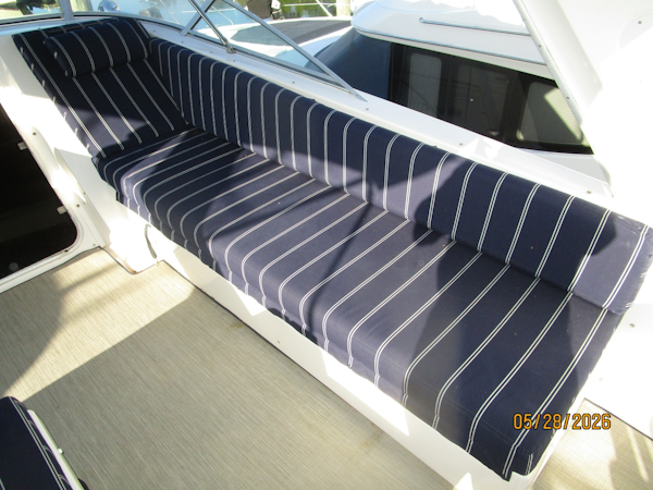 Bayliner-4788 1998-Camelot Old Saybrook-Connecticut-United States-47 Bayliner flybridge starboard seating-6300386