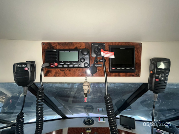 Bayliner-4788 1998-Camelot Old Saybrook-Connecticut-United States-47 Bayliner pilothouse helm electronics-6300412