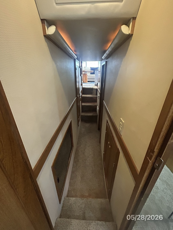 Bayliner-4788 1998-Camelot Old Saybrook-Connecticut-United States-47 Bayliner guest companionway aft-6300394