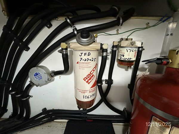 Bayliner-4788 1998-Camelot Old Saybrook-Connecticut-United States-47 Bayliner starboard Racor fuel filter-5852270