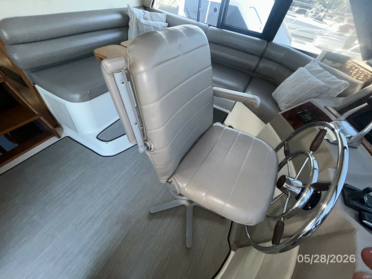 Bayliner-4788 1998-Camelot Old Saybrook-Connecticut-United States-47 Bayliner pilothouse helmseat-6300415 | Thumbnail