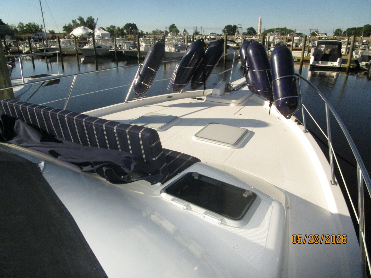Bayliner-4788 1998-Camelot Old Saybrook-Connecticut-United States-47 Bayliner foredeck2-6300391 | Thumbnail