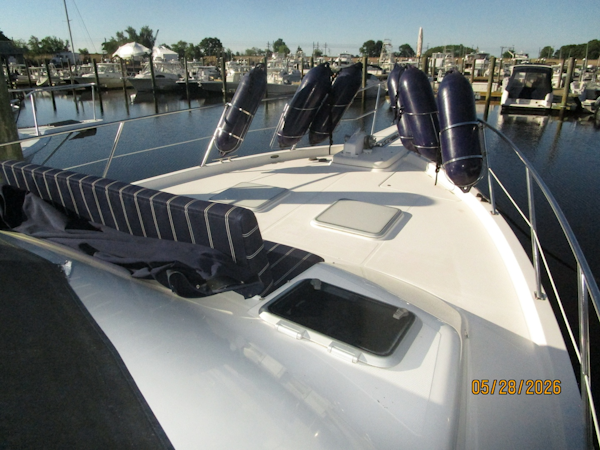 Bayliner-4788 1998-Camelot Old Saybrook-Connecticut-United States-47 Bayliner foredeck2-6300391