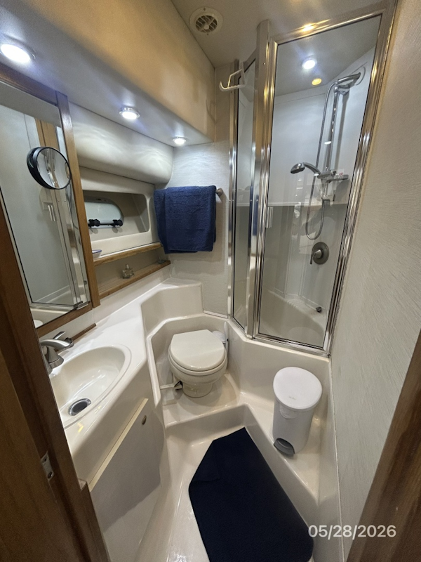 Bayliner-4788 1998-Camelot Old Saybrook-Connecticut-United States-47 Bayliner master stateroom head-6300400