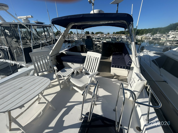Bayliner-4788 1998-Camelot Old Saybrook-Connecticut-United States-47 Bayliner sundeck forward-6300472
