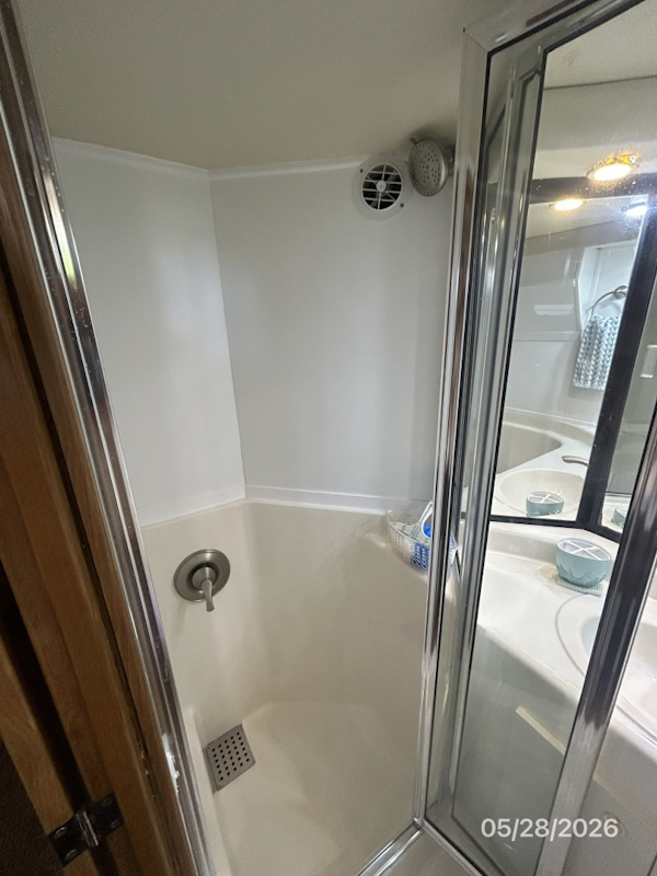 Bayliner-4788 1998-Camelot Old Saybrook-Connecticut-United States-47 Bayliner guest shower-6300397