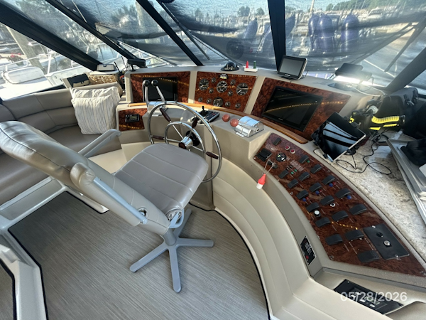 Bayliner-4788 1998-Camelot Old Saybrook-Connecticut-United States-47 Bayliner pilothouse helm1-6300409