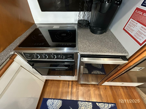 Bayliner-4788 1998-Camelot Old Saybrook-Connecticut-United States-47 Bayliner galley oven-5852230