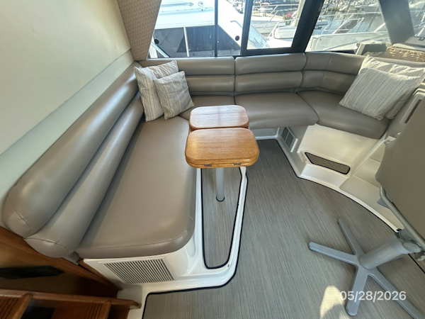 Bayliner-4788 1998-Camelot Old Saybrook-Connecticut-United States-47 Bayliner pilothouse port seating-6300421