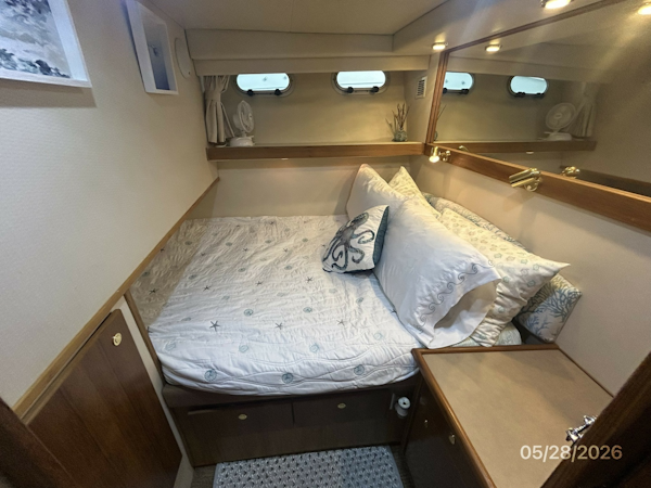 Bayliner-4788 1998-Camelot Old Saybrook-Connecticut-United States-47 Bayliner port aft guest stateroom-6300435