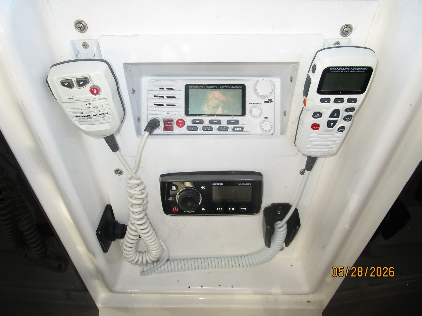 Bayliner-4788 1998-Camelot Old Saybrook-Connecticut-United States-47 Bayliner flybridge helm electronics-6300376 | Thumbnail