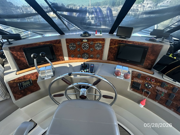 Bayliner-4788 1998-Camelot Old Saybrook-Connecticut-United States-47 Bayliner pilothouse helm2-6300407