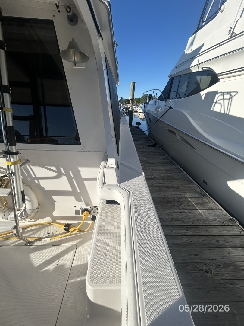 Bayliner-4788 1998-Camelot Old Saybrook-Connecticut-United States-47 Bayliner starboard side deck2-6300469 | Thumbnail