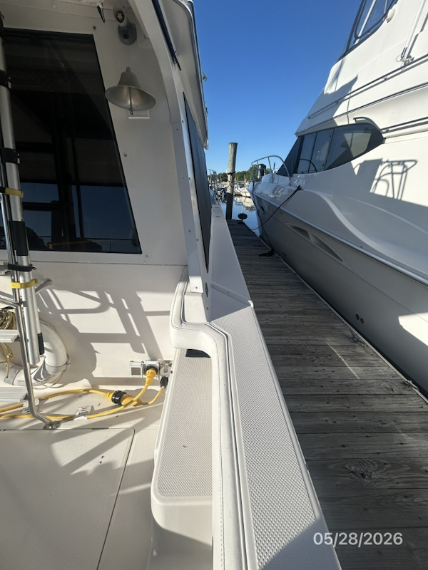 Bayliner-4788 1998-Camelot Old Saybrook-Connecticut-United States-47 Bayliner starboard side deck2-6300469