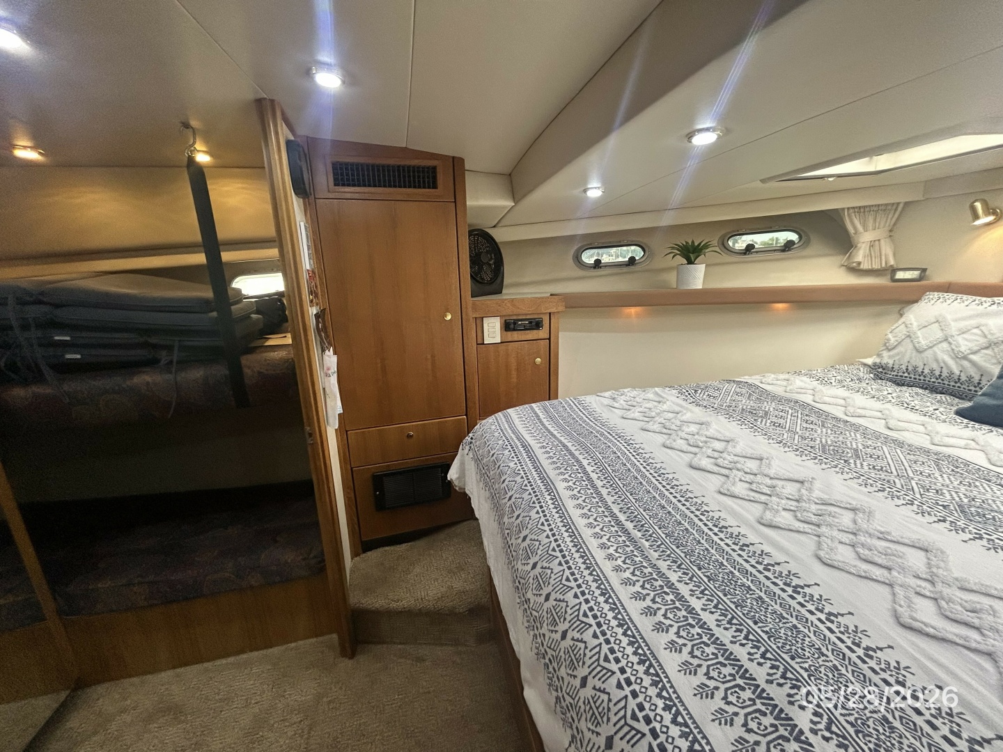 Bayliner-4788 1998-Camelot Old Saybrook-Connecticut-United States-47 Bayliner master stateroom port-6300402 | Thumbnail