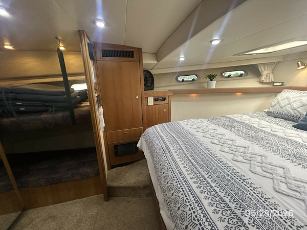 Bayliner-4788 1998-Camelot Old Saybrook-Connecticut-United States-47 Bayliner master stateroom port-6300402
