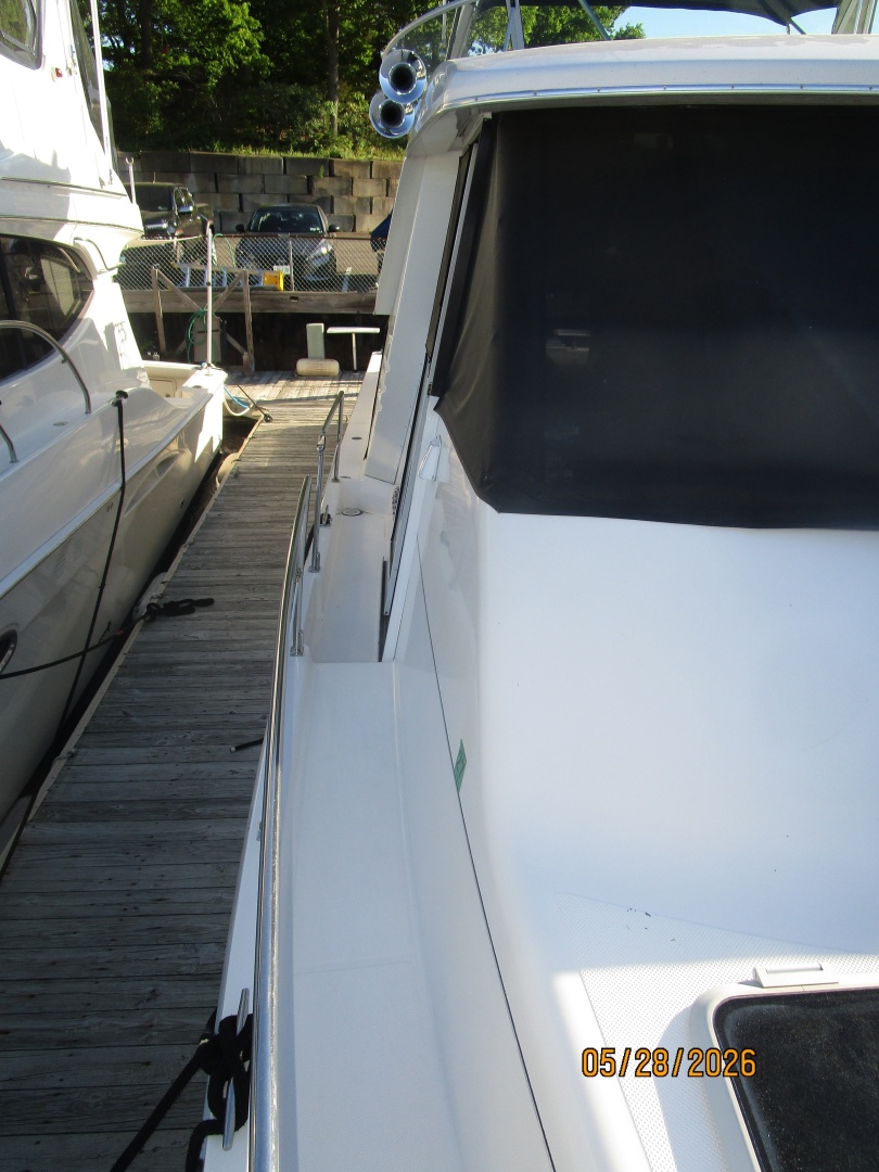 Bayliner-4788 1998-Camelot Old Saybrook-Connecticut-United States-47 Bayliner starboard side deck1-6300470 | Thumbnail