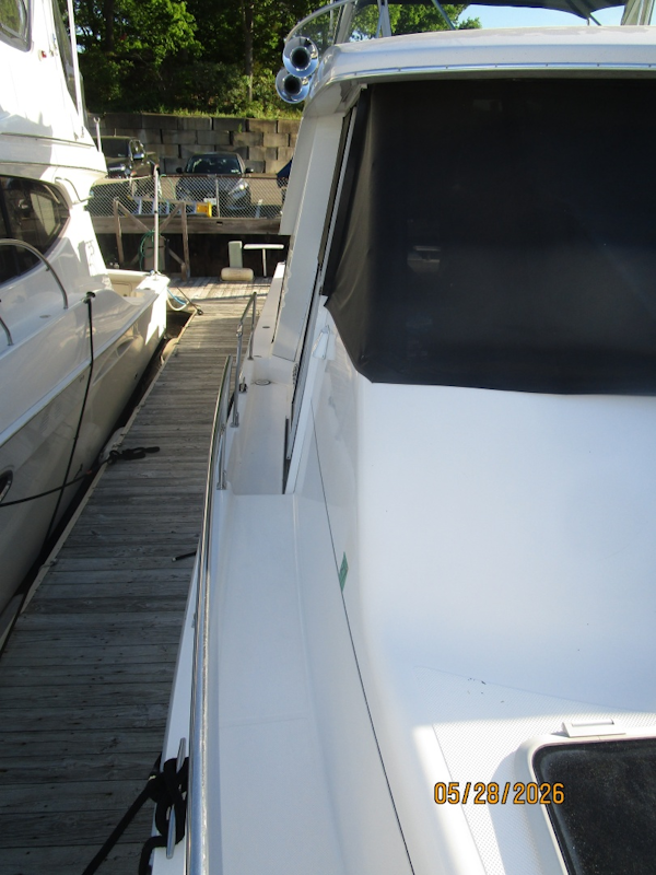 Bayliner-4788 1998-Camelot Old Saybrook-Connecticut-United States-47 Bayliner starboard side deck1-6300470