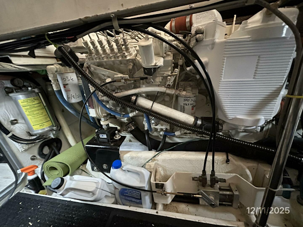 Bayliner-4788 1998-Camelot Old Saybrook-Connecticut-United States-47 Bayliner starboard main engine2-5852269