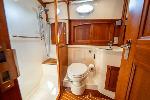 Hinckley-Talaria 48 2012-CONCERTO IN SEA Portsmouth-Rhode Island-United States-Guest Shower-5853110