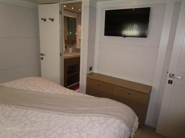 Hargrave-FB with Hardtop 2016-SEASEID Fort Lauderdale-Florida-United States-Starboard VIP Looking Inboard-5861732