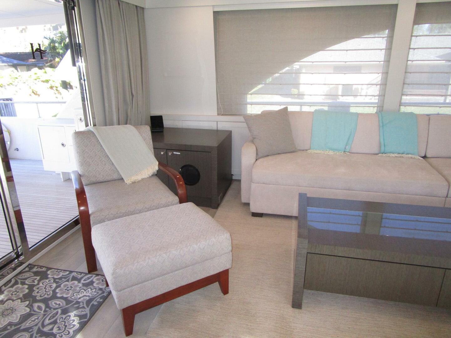 Hargrave-FB with Hardtop 2016-SEASEID Fort Lauderdale-Florida-United States-Salon Aft To Port-5861705 | Thumbnail