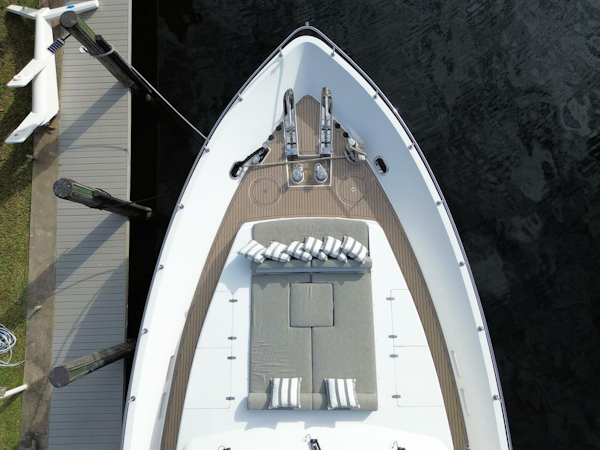 Hargrave-FB with Hardtop 2016-SEASEID Fort Lauderdale-Florida-United States-Bow Lounge-5865463
