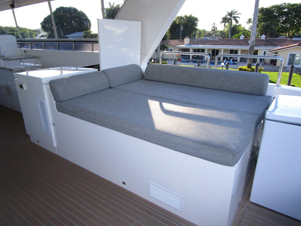 Hargrave-FB with Hardtop 2016-SEASEID Fort Lauderdale-Florida-United States-Lounge To Starboard-5861749