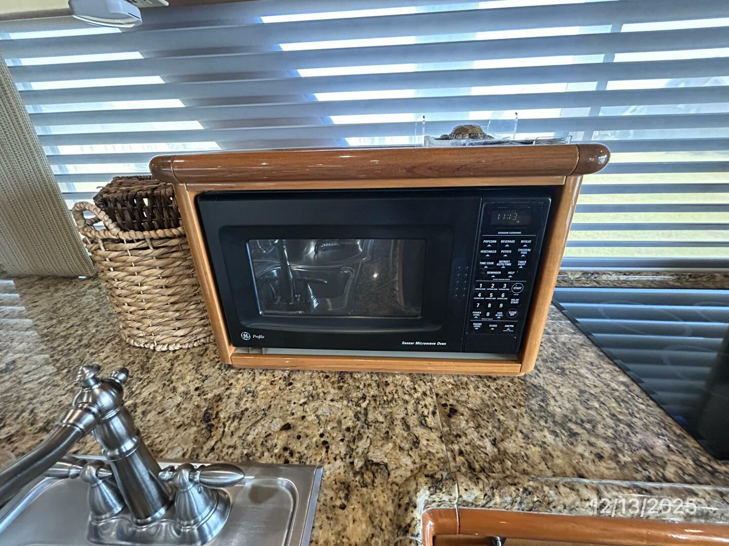 Jefferson-Marquessa 2000-Perfect Fit Houma-Louisiana-United States-60 Jefferson galley microwave oven-5856627 | Thumbnail