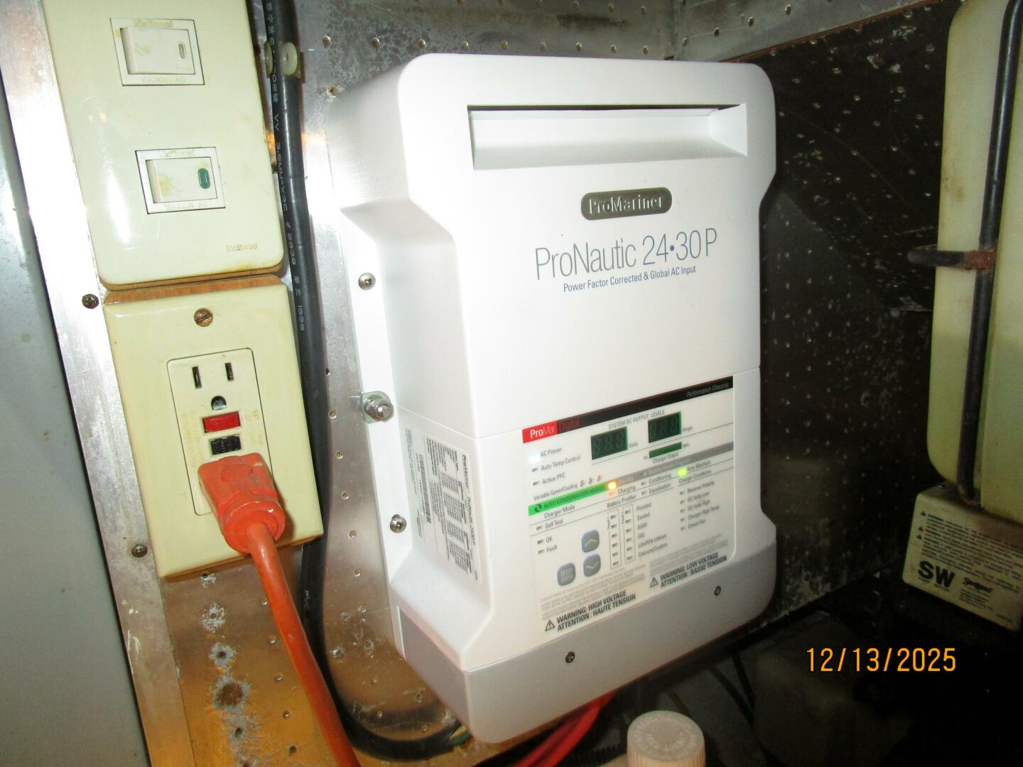 Jefferson-Marquessa 2000-Perfect Fit Houma-Louisiana-United States-60 Jefferson battery charger2-5856634 | Thumbnail