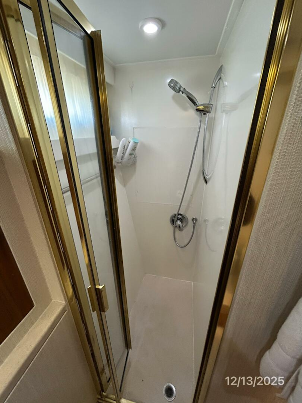 Jefferson-Marquessa 2000-Perfect Fit Houma-Louisiana-United States-60 Jefferson port guest shower-5856674