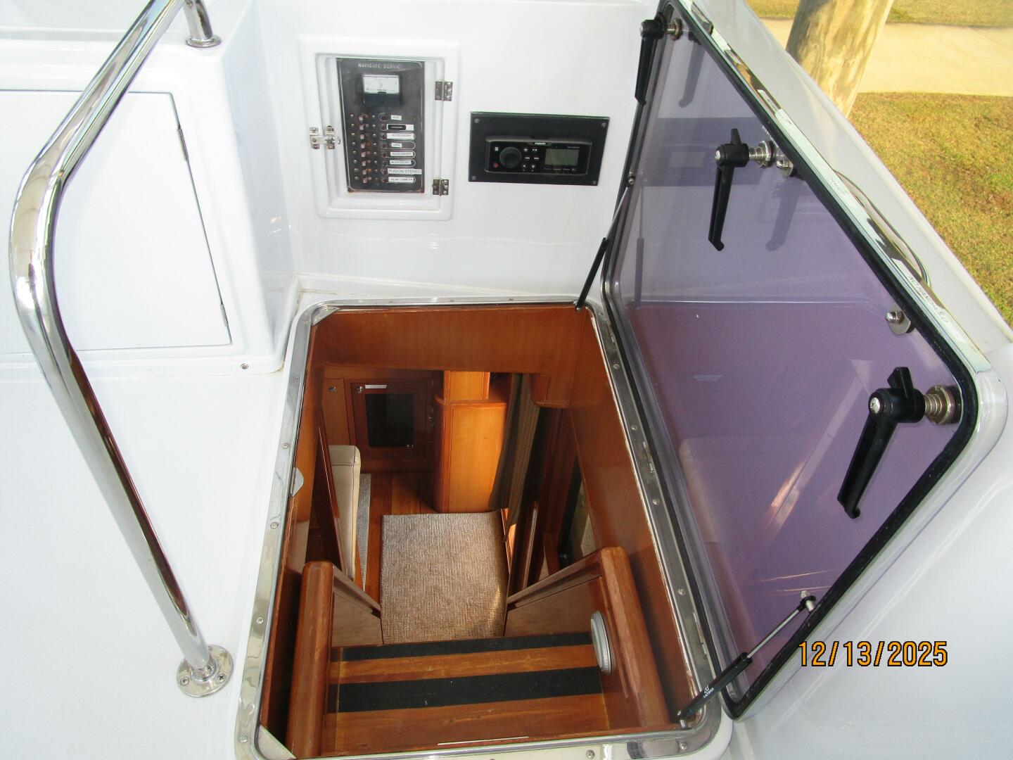 Jefferson-Marquessa 2000-Perfect Fit Houma-Louisiana-United States-60 Jefferson flybridge-pilothouse stairs-5856618 | Thumbnail