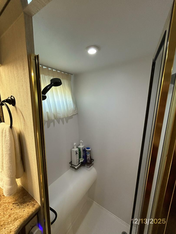Jefferson-Marquessa 2000-Perfect Fit Houma-Louisiana-United States-60 Jefferson master stateroom shower-5856646