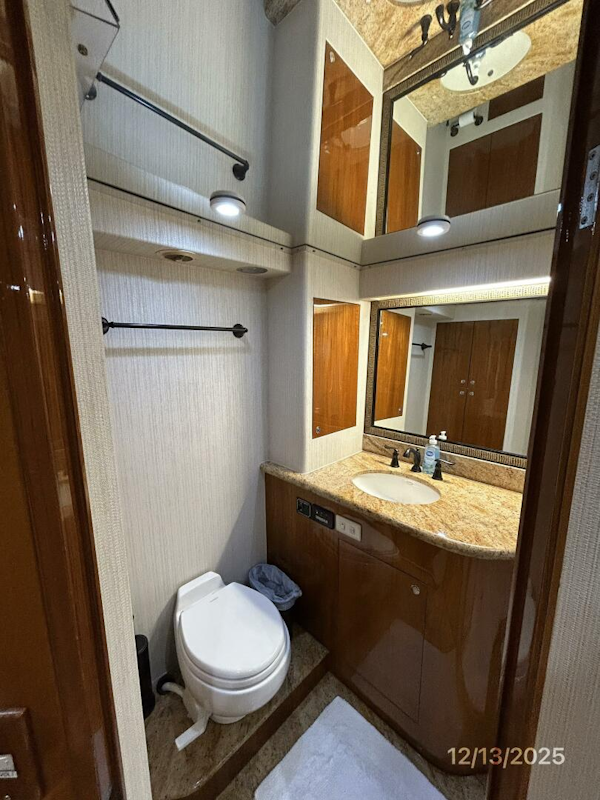 Jefferson-Marquessa 2000-Perfect Fit Houma-Louisiana-United States-60 Jefferson master stateroom head-5856643
