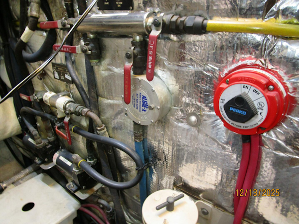 Jefferson-Marquessa 2000-Perfect Fit Houma-Louisiana-United States-60 Jefferson starboard fuel manifold-5856695
