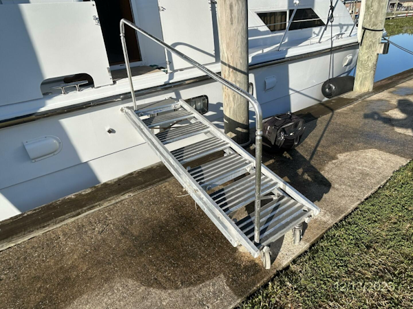 Jefferson-Marquessa 2000-Perfect Fit Houma-Louisiana-United States-60 Jefferson Marquipt gangway-5856640