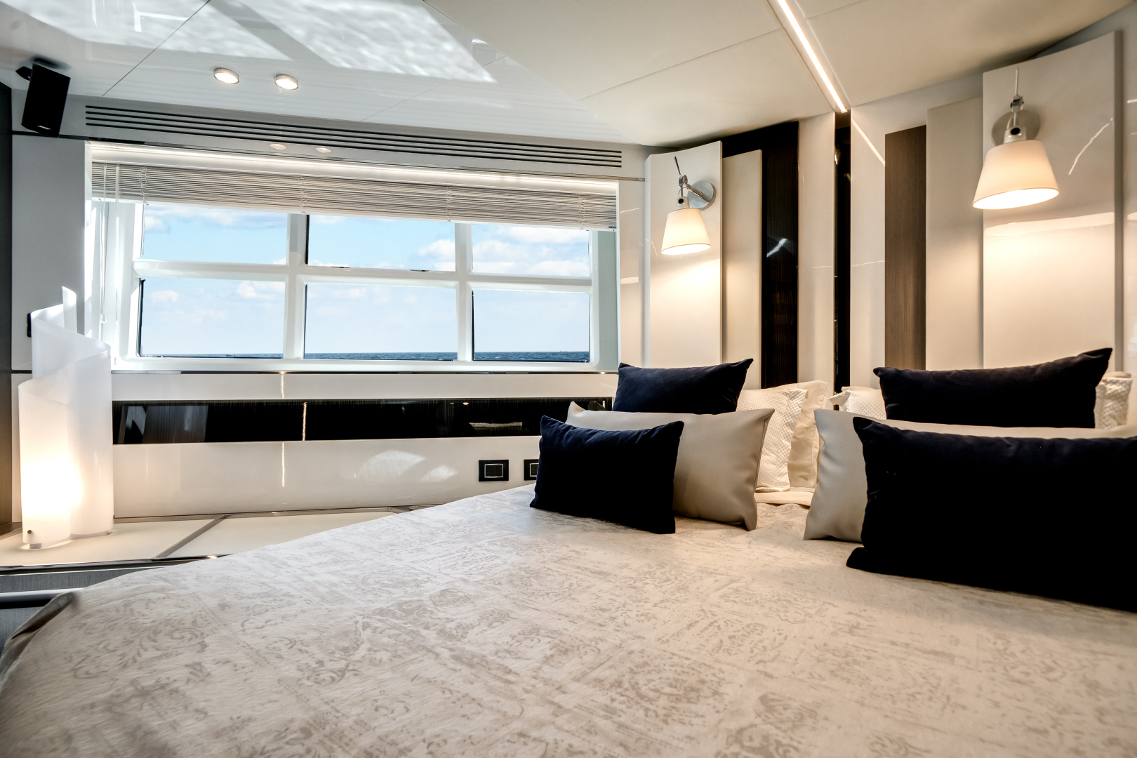 Azimut-S7 2022 -Pompano Beach-Florida-United States-5857228 | Thumbnail