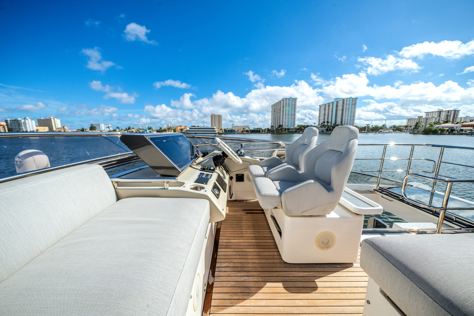 Azimut-S7 2022 -Pompano Beach-Florida-United States-5857264 | Thumbnail