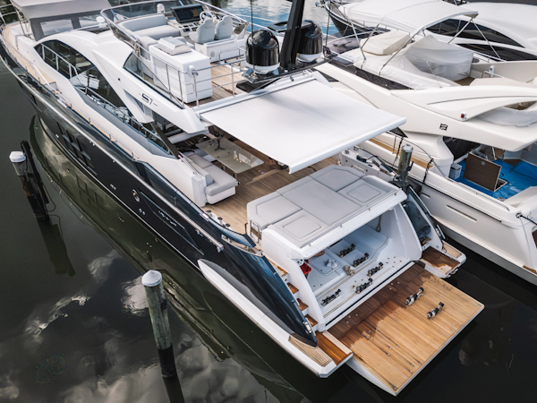 Azimut-S7 2022 -Pompano Beach-Florida-United States-5857269