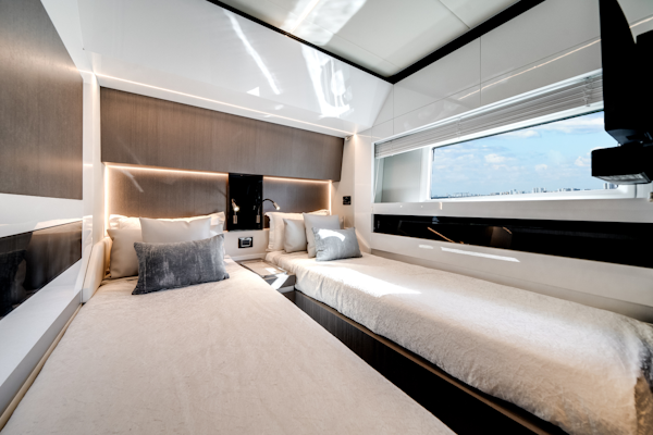 Azimut-S7 2022 -Pompano Beach-Florida-United States-5857221