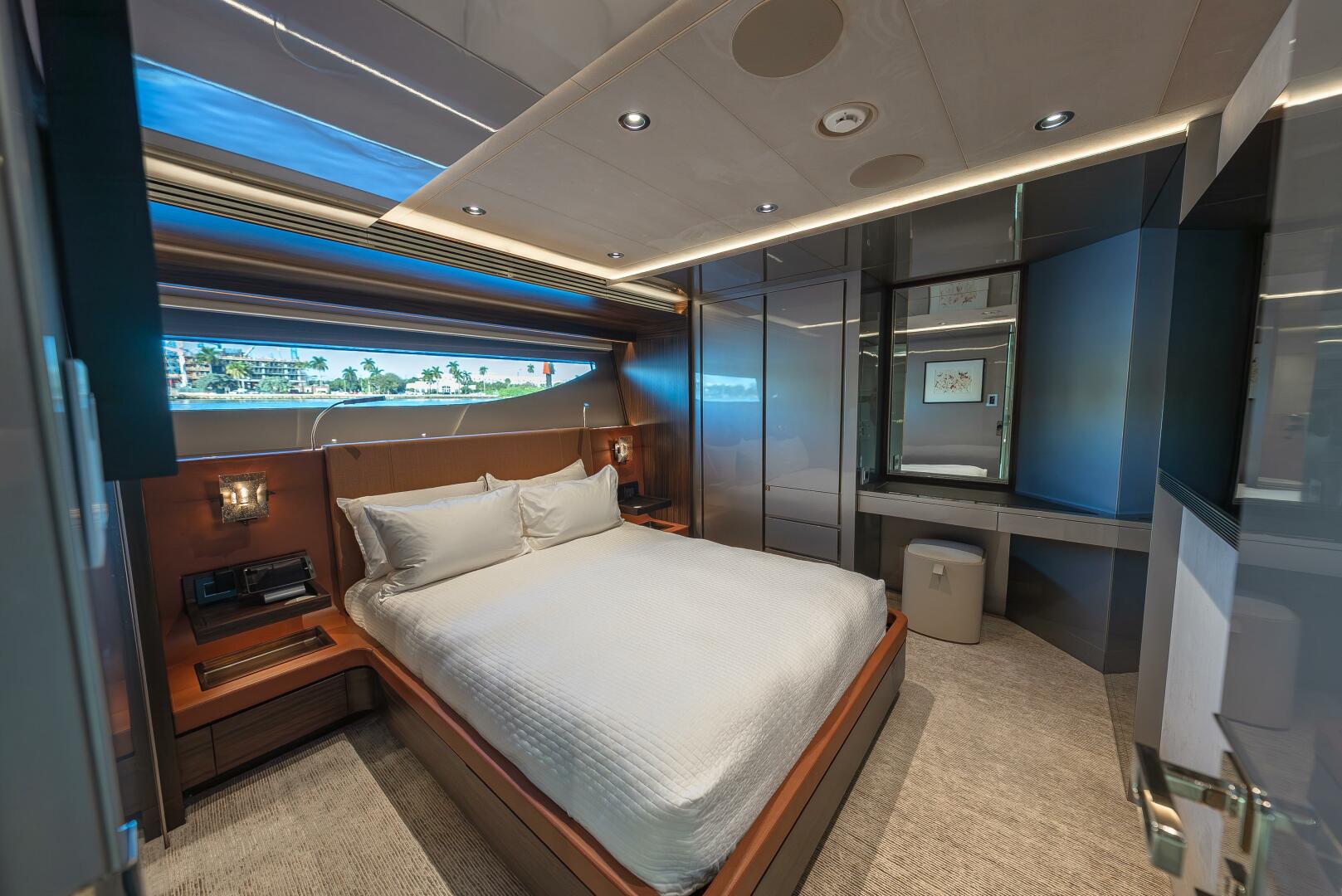 Westport-Raised Pilothouse 2018-SERENITY Port Washington-New York-United States-Guest Stateroom-5877582 | Thumbnail