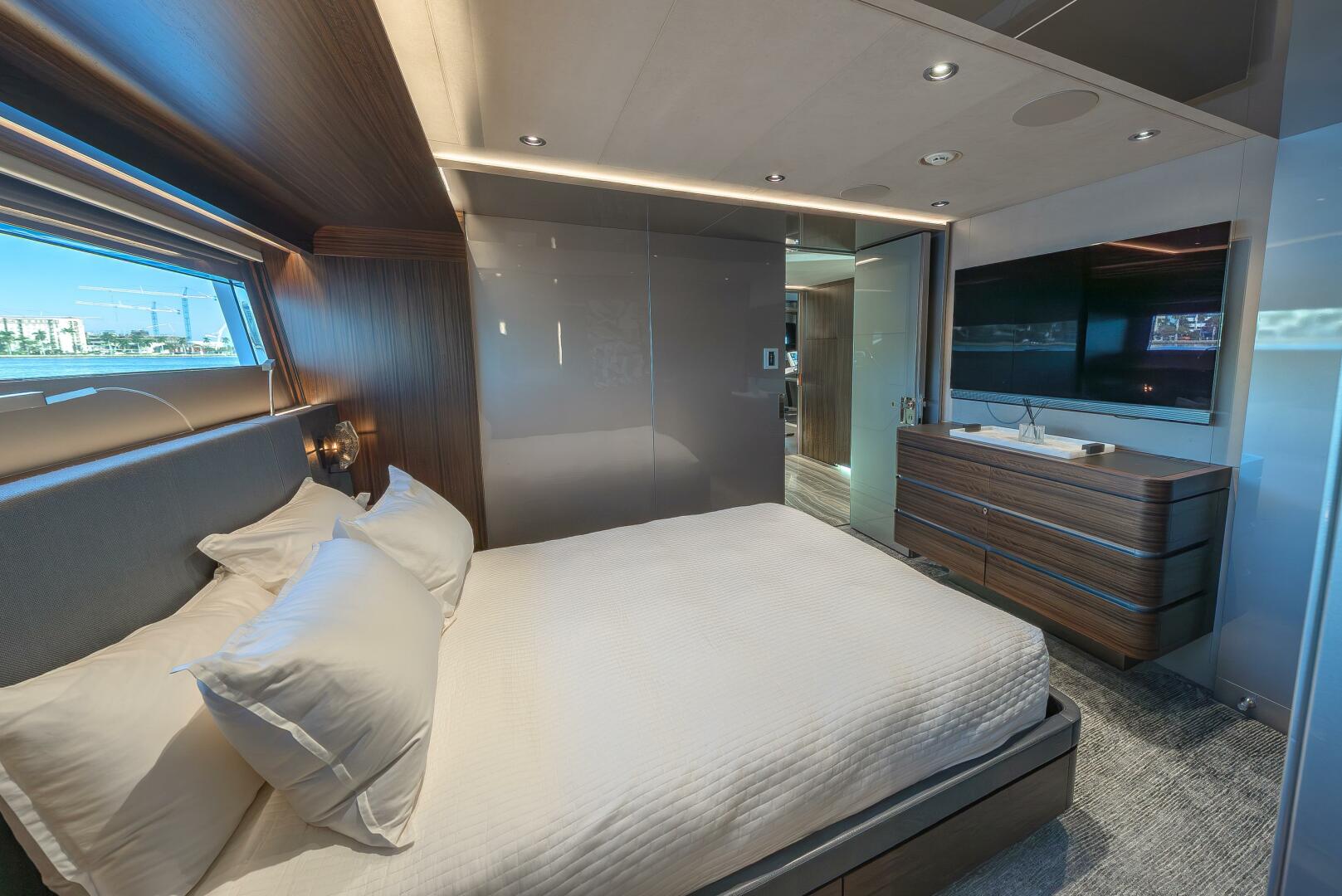 Westport-Raised Pilothouse 2018-SERENITY Port Washington-New York-United States-Guest Stateroom-5877580 | Thumbnail