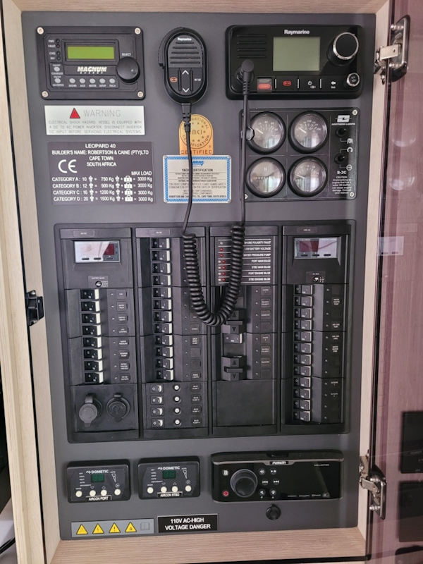 Robertson & Caine-Leopard 2018-Isola Norwalk-Connecticut-United States-6014259
