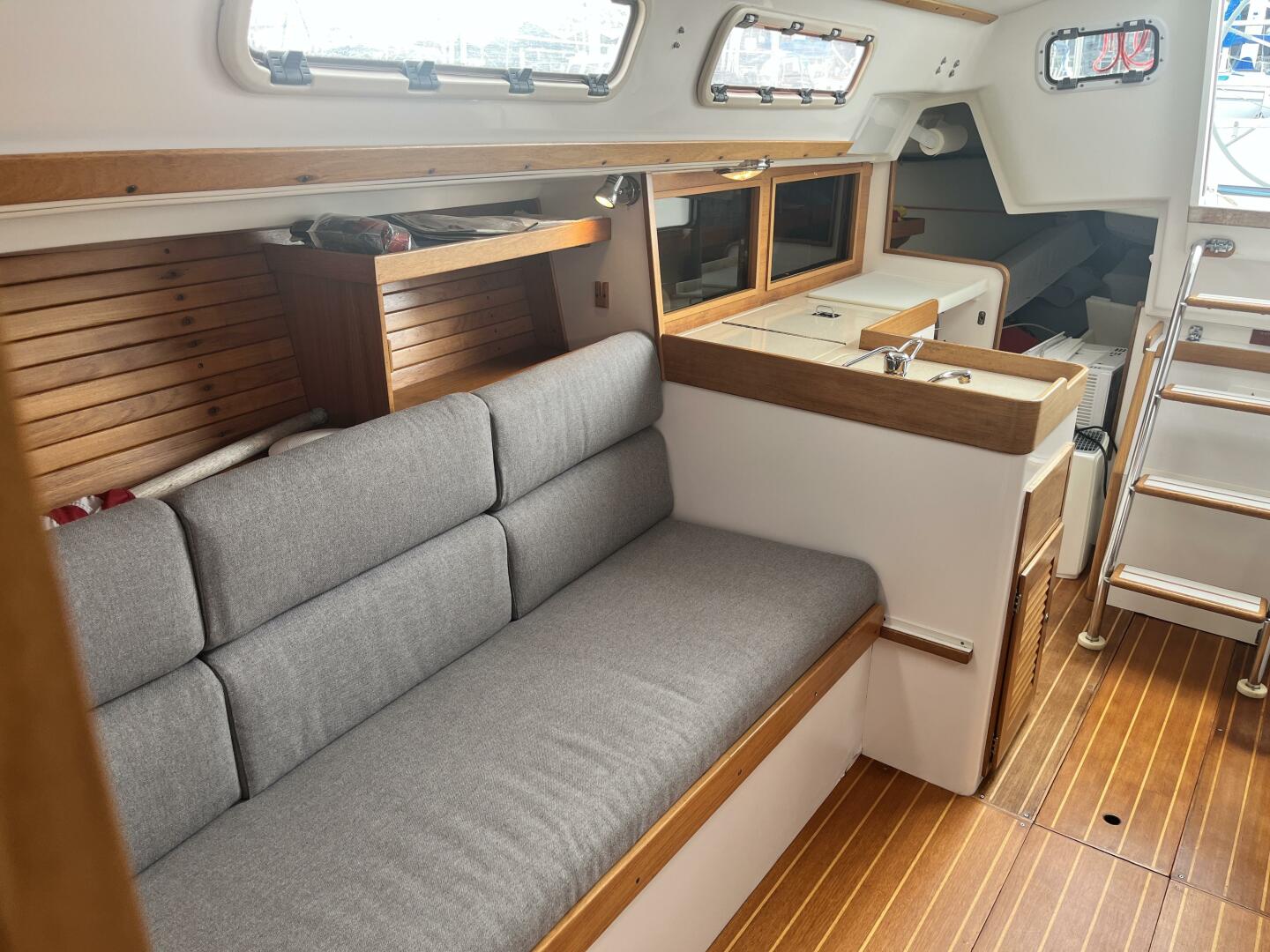 J Boats-J/32 1998-Patriot New Orleans-Louisiana-United States-1998 J/32  Starboard Settee Aft-5872997 | Thumbnail
