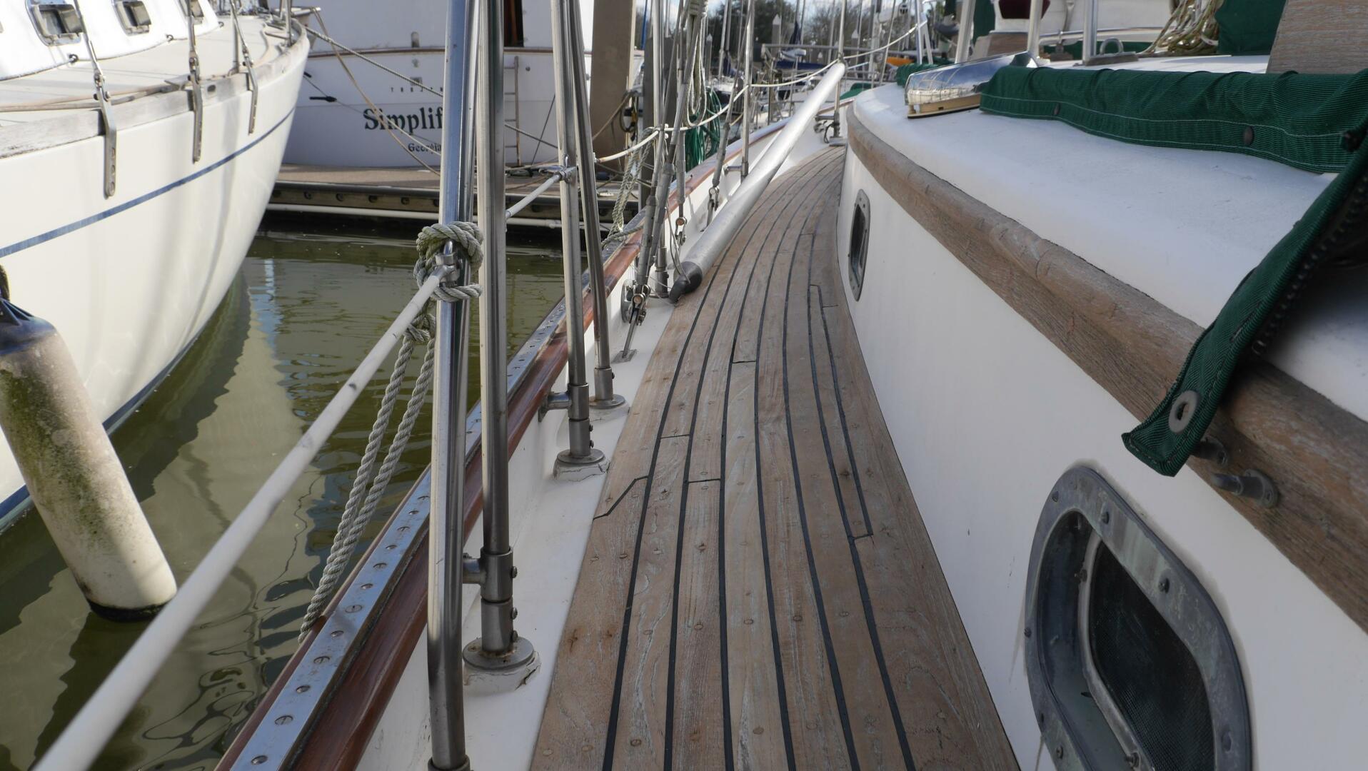 Tayana-37 1979-Flamboyant Kemah, TX-Texas-United States-5902944 | Thumbnail