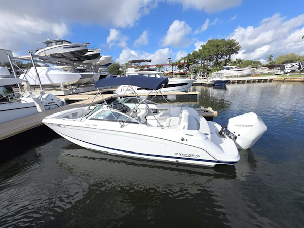 Four Winns-HD3 2021 -Fort Lauderdale-Florida-United States-5865672